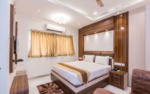 Capital O 9390 Golden Afreen