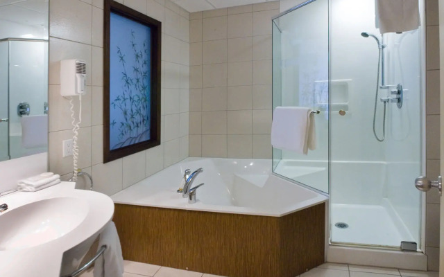 Hôtel & Suites Le Dauphin Drummondville