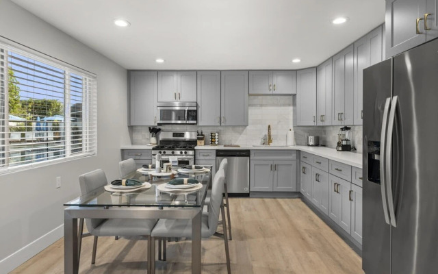 Montecito Luxe 3-villa Retreat w Pool Courtyard