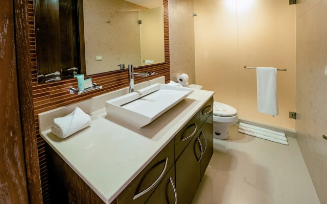 Sirenita G. Infinity pool - At Mareazul