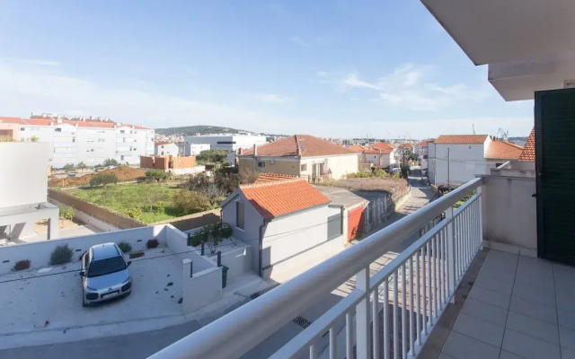 Charming Apartments With Private Balcony and City View Seget Donji