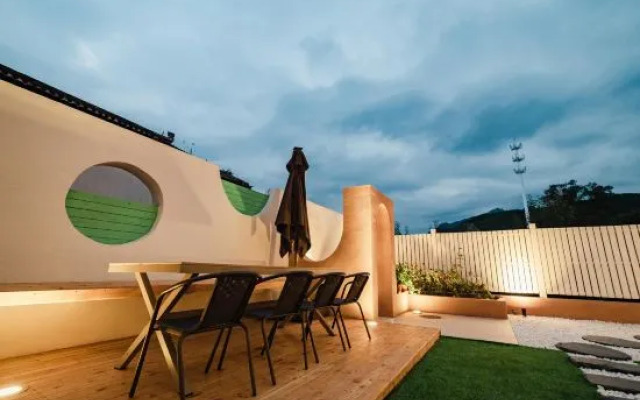 Longqingxia Lingting Homestay