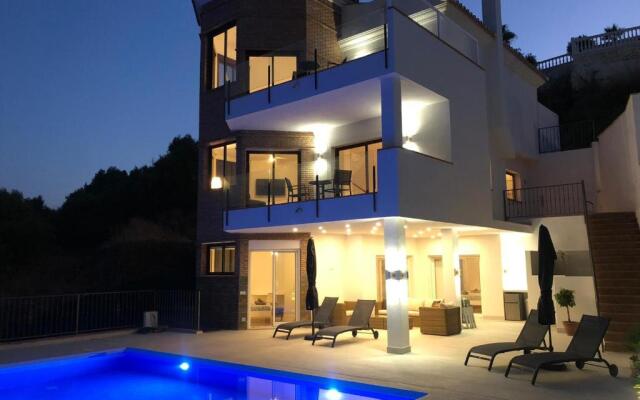 Luxury Villa for 12 people