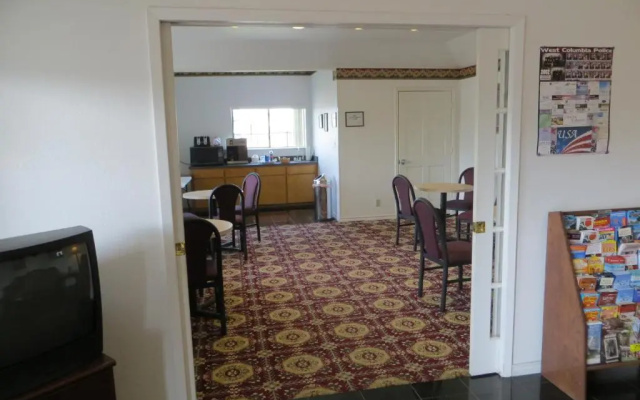 The Executive Inn & Suites