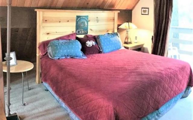 Woodsy 'a' Frame 3 Bedroom Cabin by RedAwning