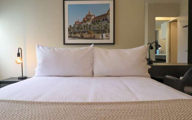 w Spectacular 2BR in the Heart of Miraflores