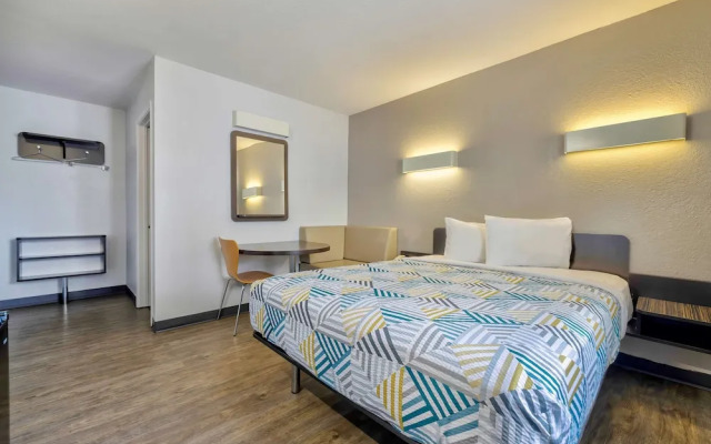 Travelodge/motel 6 Oshkosh