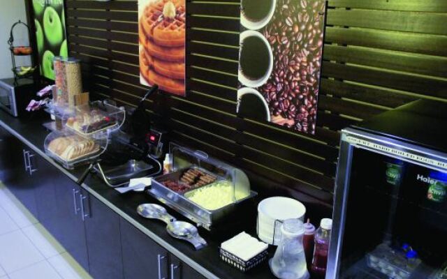 La Quinta Inn & Suites by Wyndham Ada