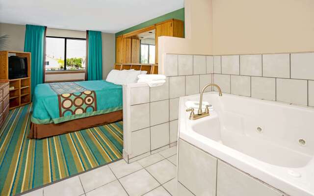 Super 8 by Wyndham Denver Stapleton