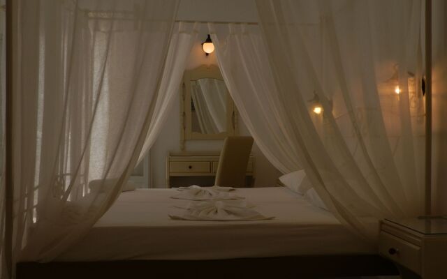 Adonis Hotel Studios & Apartments