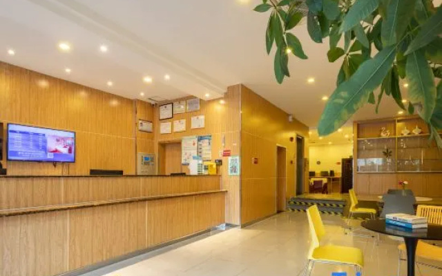 Yiyi Business Hotel