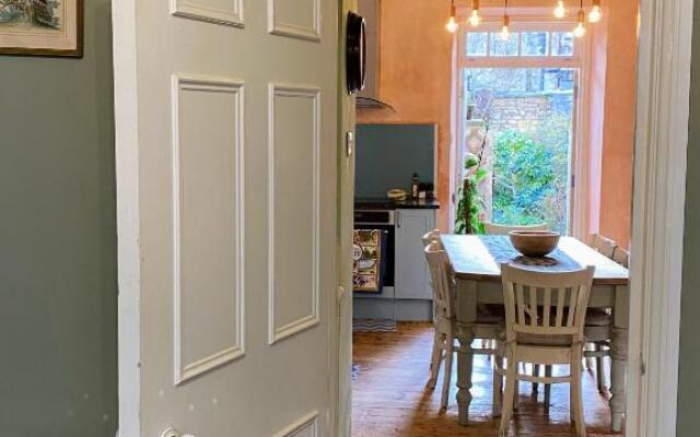 Grade 1 Maisonette, 2 Bedrooms, Very Central
