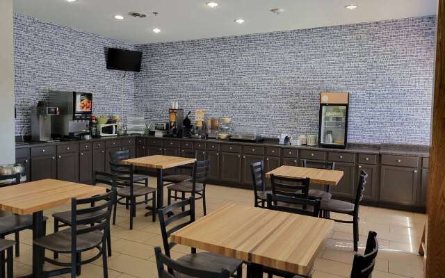 AmericInn by Wyndham Cedar Rapids North