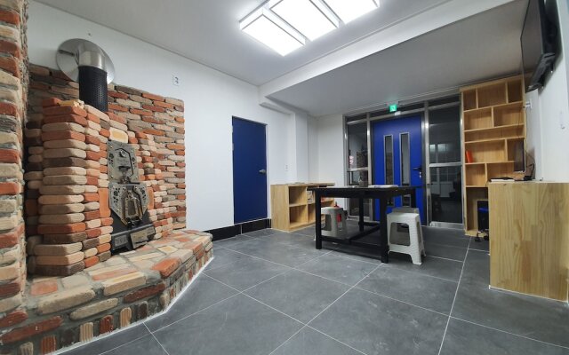 Bluemoon Guest House - Hostel