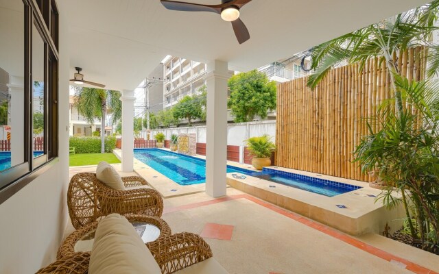 Pool villa  4 BR walking to Beach HV