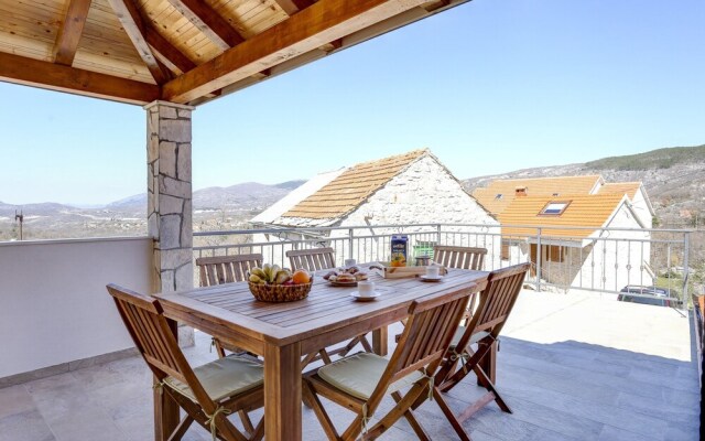 Rustic Stone House Bajeli with Jacuzzi