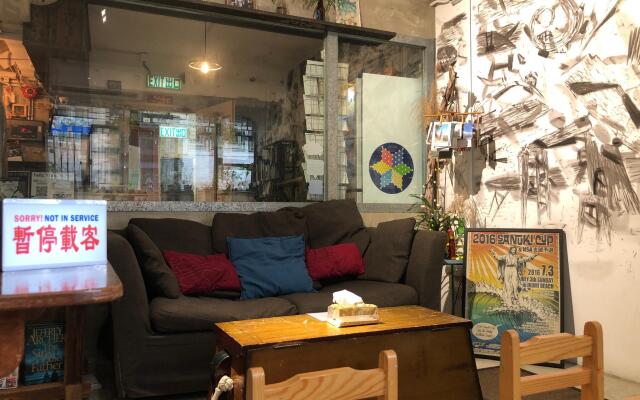 Hop Inn - Hostel