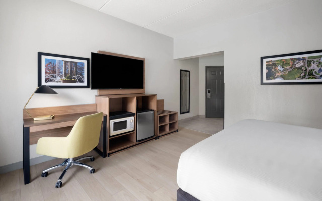 La Quinta Inn & Suites by Wyndham Raleigh Cary