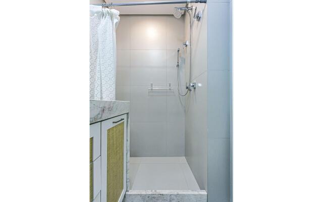Apto moderno e sofisticado Jurerê 200m mar JRR103