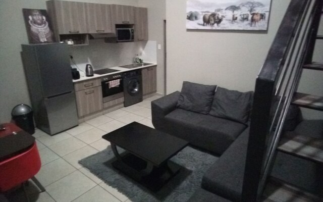 Lovely Rosebank 1-bedroom condo with pool & cinema