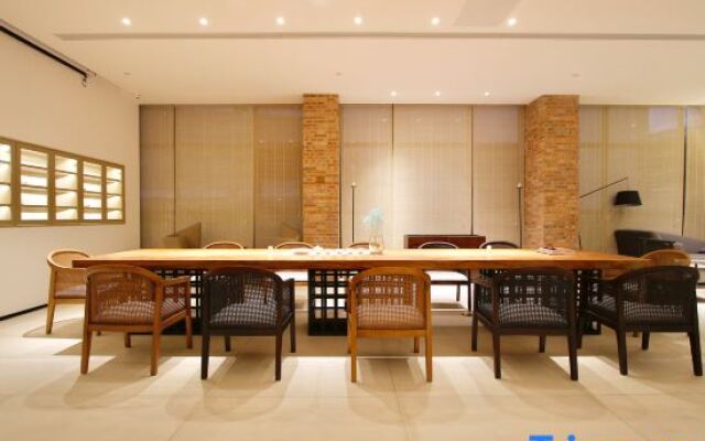 Yinju Jingde Art Hotel