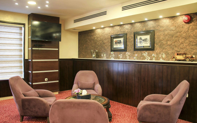 Balcony Hotel & Suites