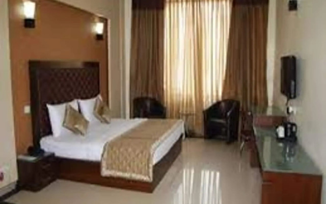 Lloyd Residency