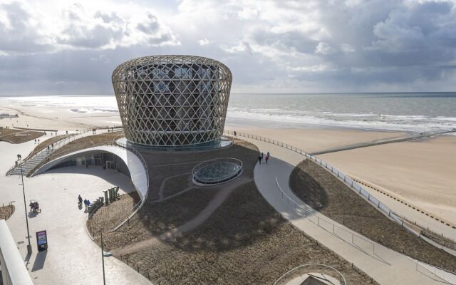Apartment With Sun-facing Terrace