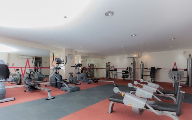 Homely, Hi-tech Modern Flat With Parking and gym