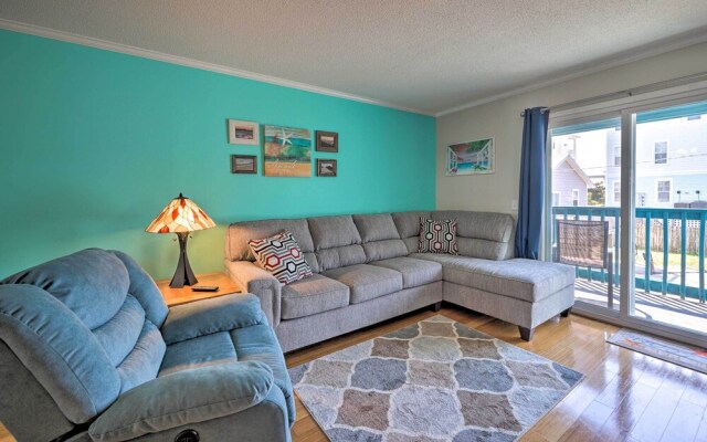 Condo w/ Balcony & Pool: Walk to 2 Beach Accesses!