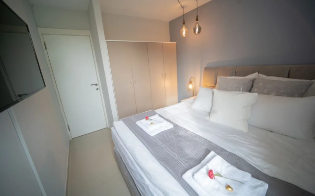 YalaRent Sunora 3BR APT - Families only