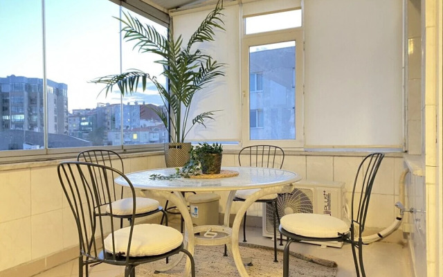 Missafir Sleek Flat in Nisantasi With Terrace
