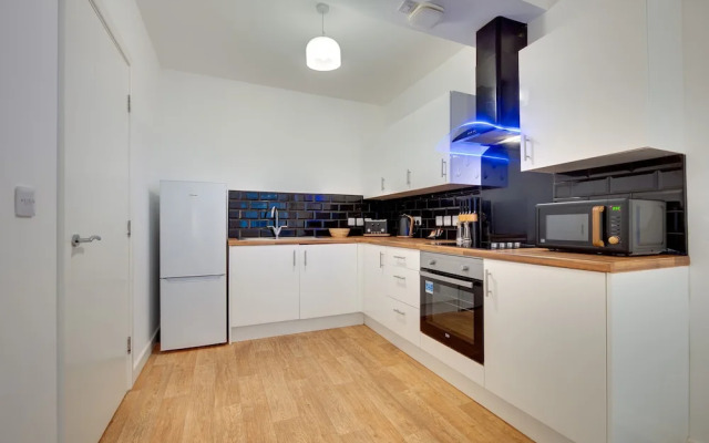 Charltons Bonds Apartments - By Week2Week