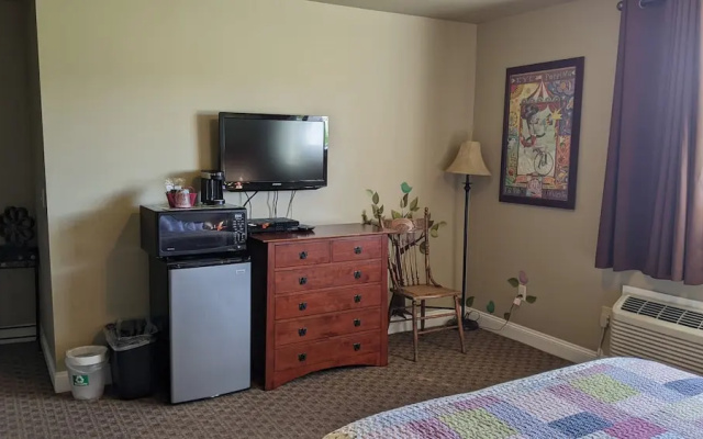The Meadowlark Inn