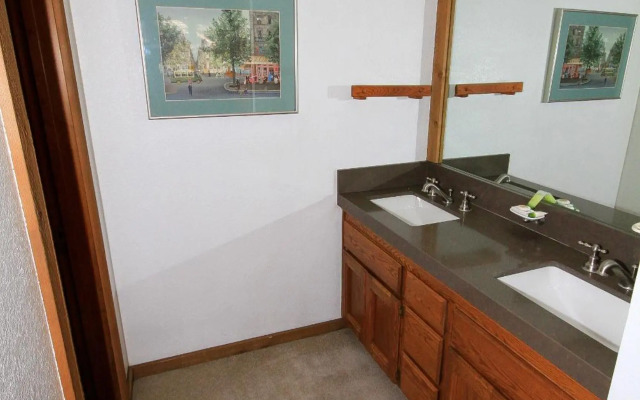 Mountainback #72, Corner Unit