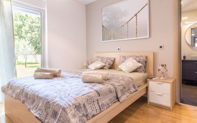 Villa in Pula With Swimming Pool