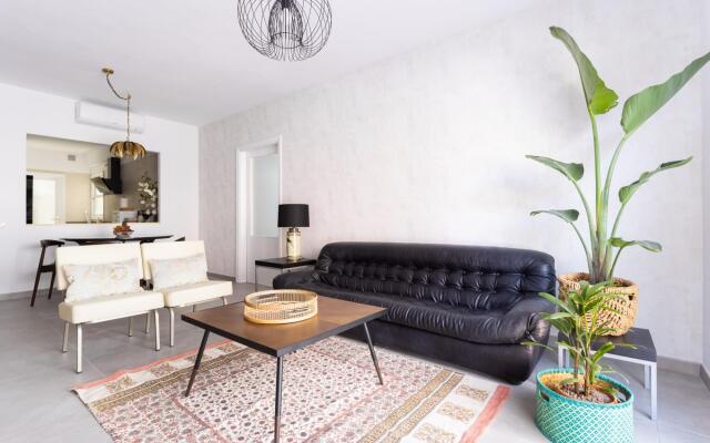 Home2Book Charming Center Apartment Santa Cruz