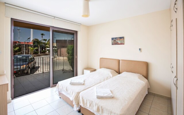 Napa Centre 001 Gold