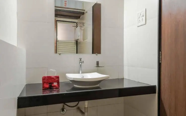 OYO 477 Apartment Bandra East