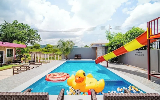 Ton Hom Pool Party