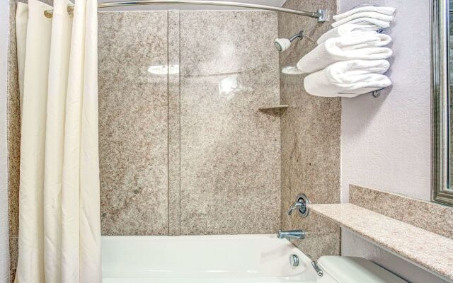 Red Roof Inn Suffolk