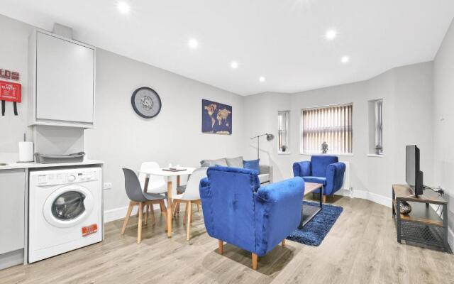 Crown Place 2 & 3 Bedroom Luxury Apts. with Parking in Shepperton