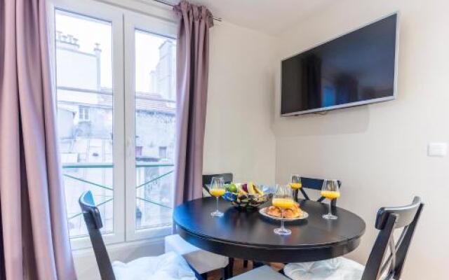 Families And Friends - Center - 110 Sqm