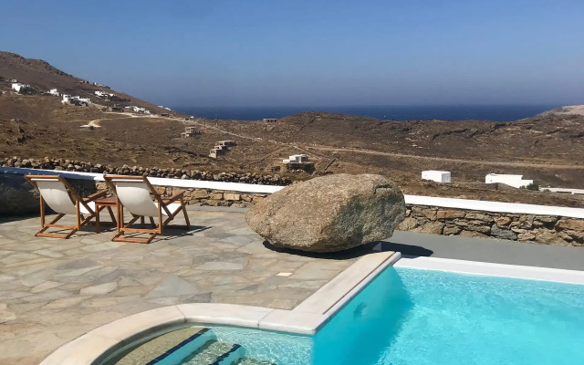 Yakinthos Residence