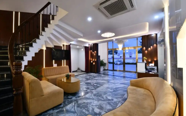 Click Hotel Narayana