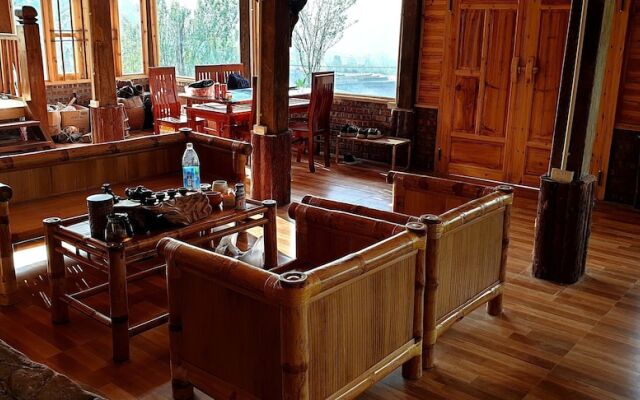 Tavan Dragon House - Hostel