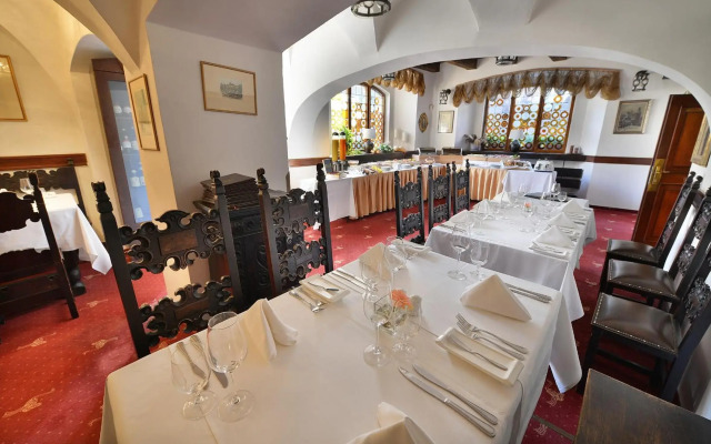 Hotel U Tri Pstrosu