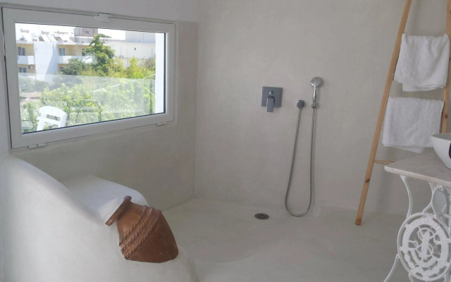 Kouros Home Hotel