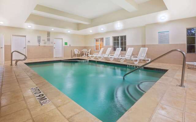 La Quinta Inn & Suites by Wyndham Houston - Magnolia
