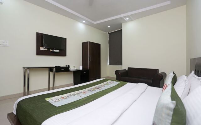 OYO 9565 Hotel New Shiv Murti